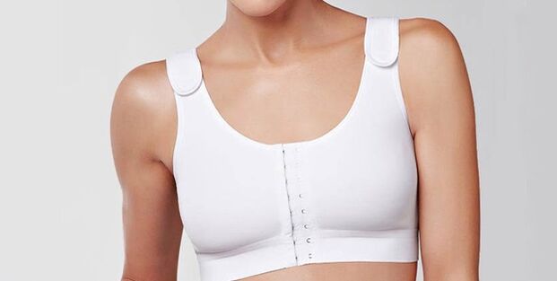 Vêtements de compression après lifting et élargissement des seins